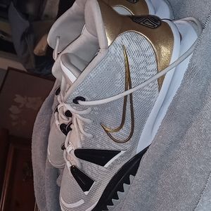 White kyrie 7s